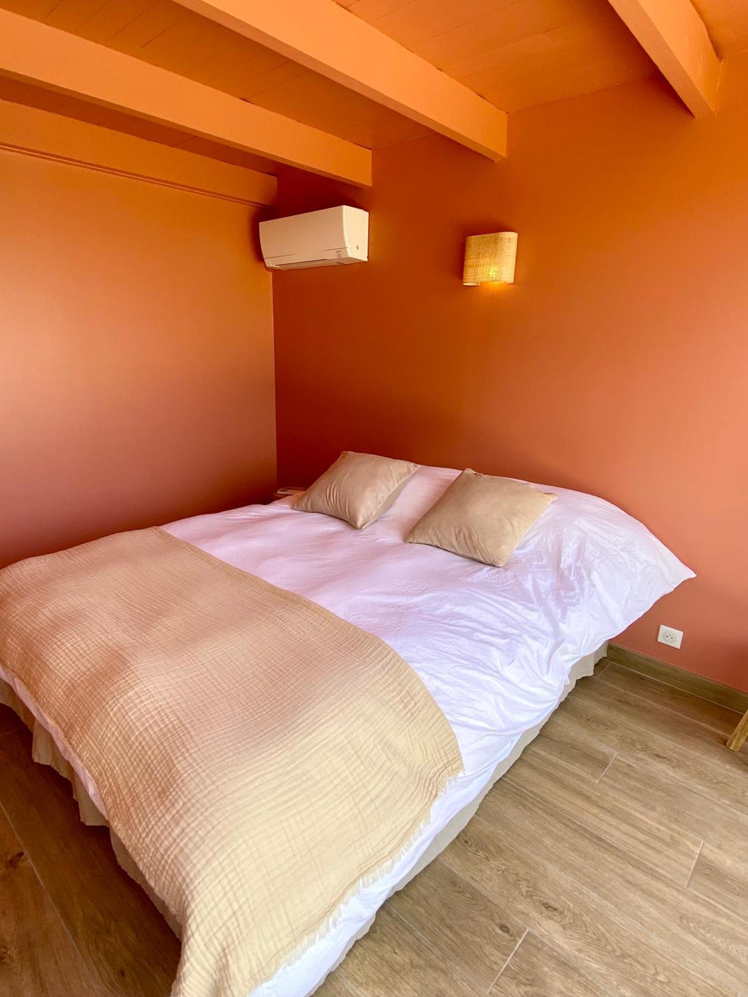 Maison Pour 12P, Piscine A Debordement Chauffee D'Avril A Octobre Inclus Ruoms Luaran gambar